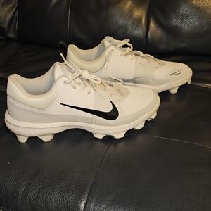 Men's 11 baseball cleats